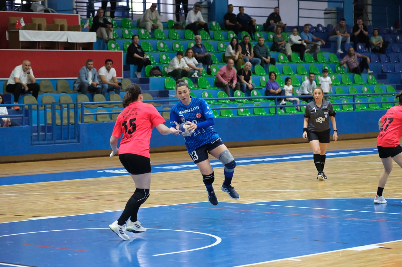 Yalıkavakspor Finalde: Namağlup Lider, Üsküdar’ı İki Maçta Eledi 