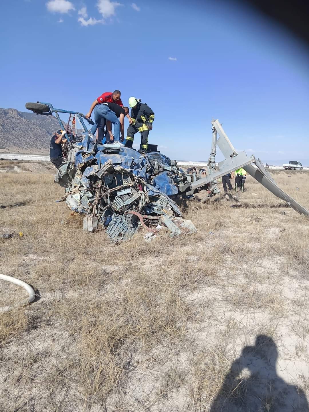 Yangın helikopteri kaza yaptı! 2 personel hayatını kaybetti