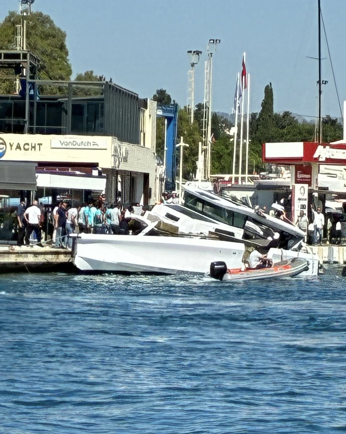 Bodrum’da yakıt ikmali sırasında motoryatta patlama!