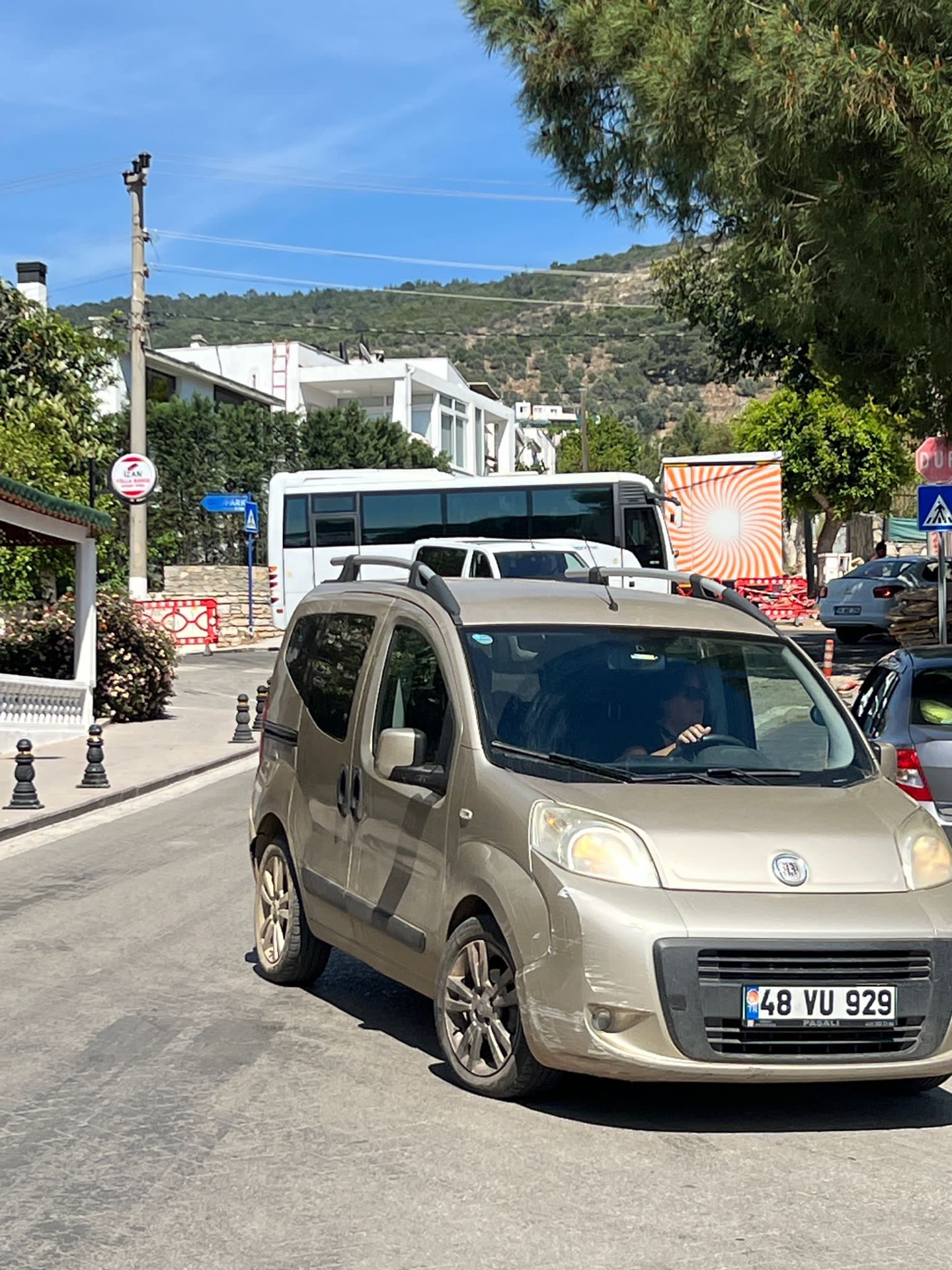 Turist var, yol yok!
