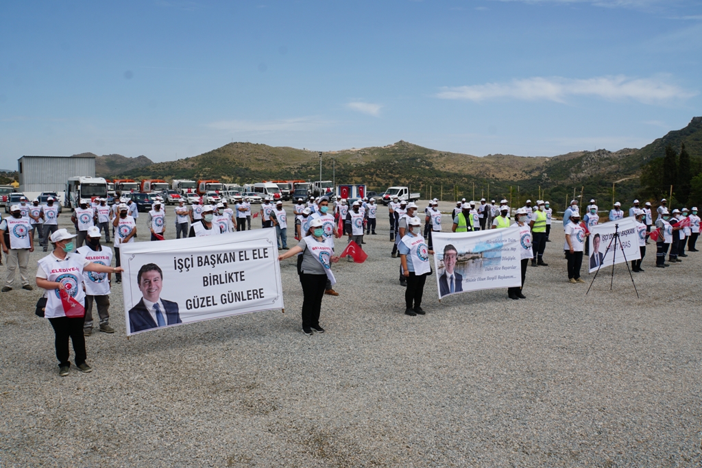 BELEDİYE ÇALIŞANLARI 1 MAYIS'I TOPLU İŞ SÖZLEŞMESİYLE KUTLADI