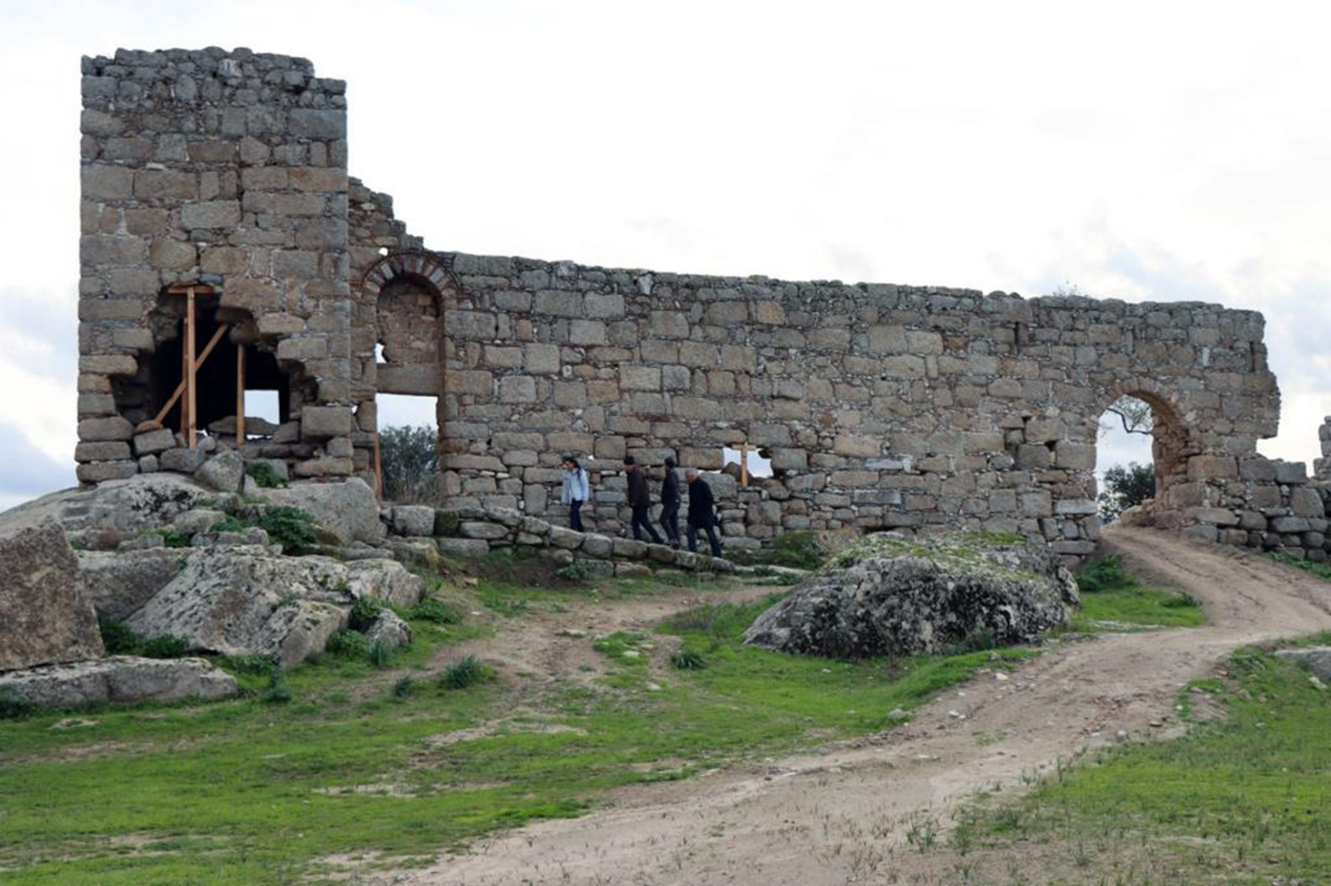 Bafa Gölü içindeki Göl Kalesi ‘Herakleia’ ilgi odağı oldu