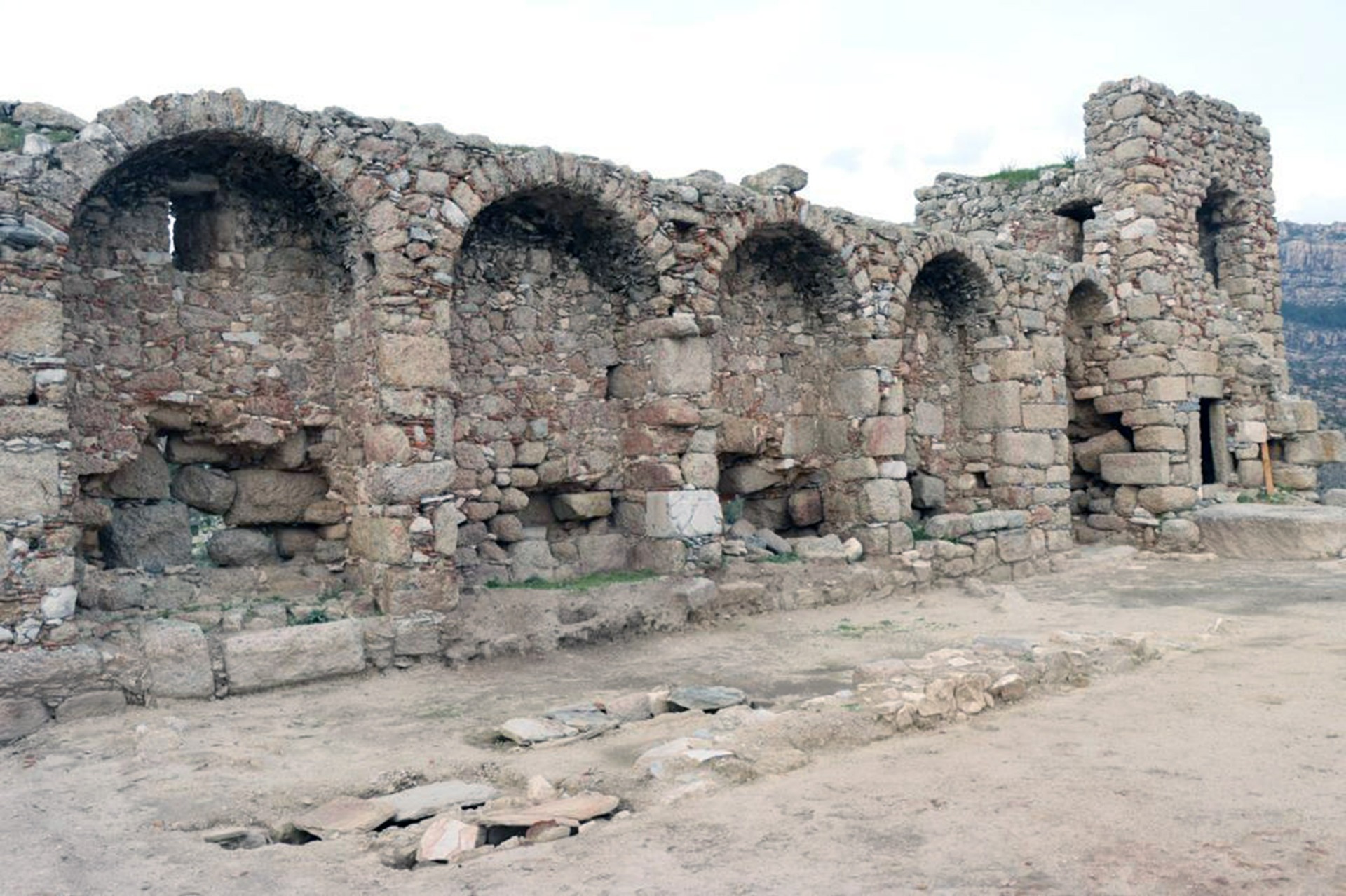 Bafa Gölü içindeki Göl Kalesi ‘Herakleia’ ilgi odağı oldu