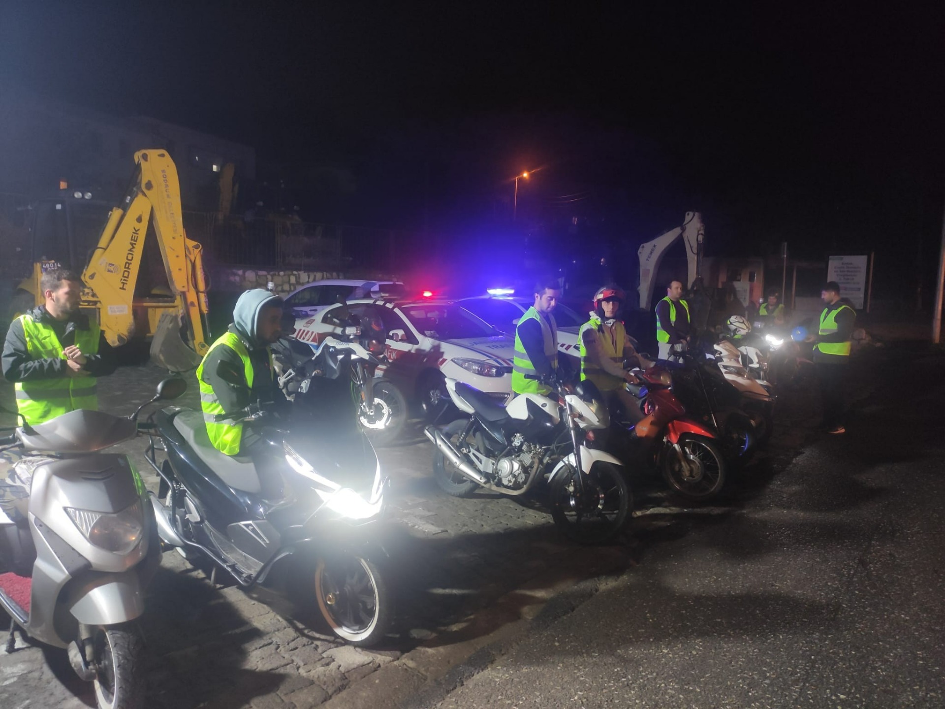 Bodrum'da 85 sürücüye reflektörlü yelek dağıtıldı