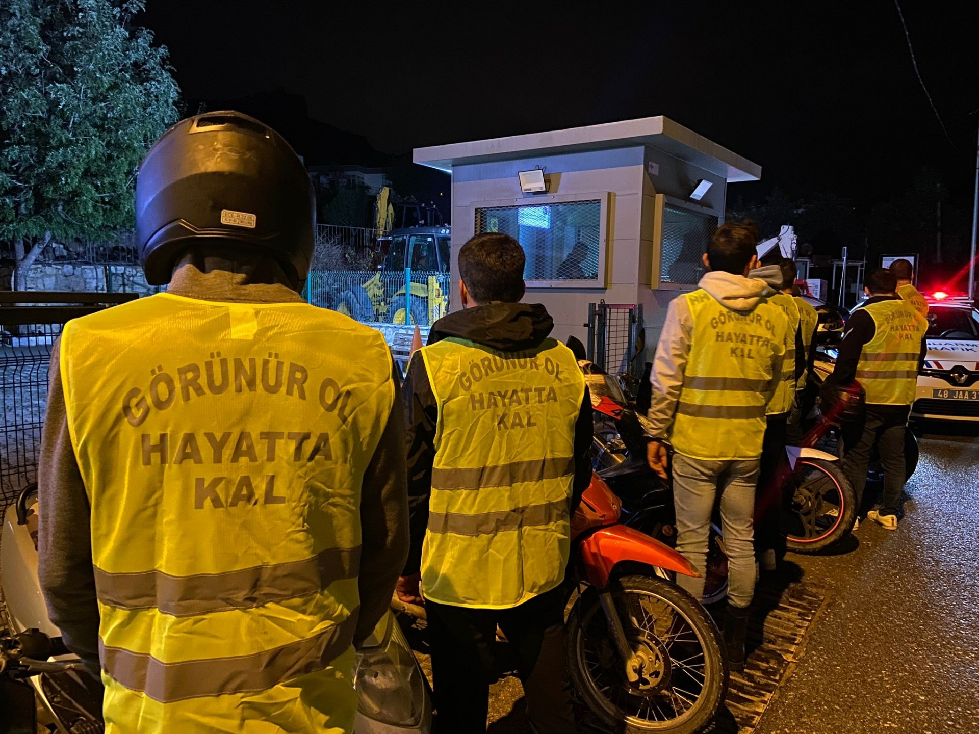 Bodrum'da 85 sürücüye reflektörlü yelek dağıtıldı