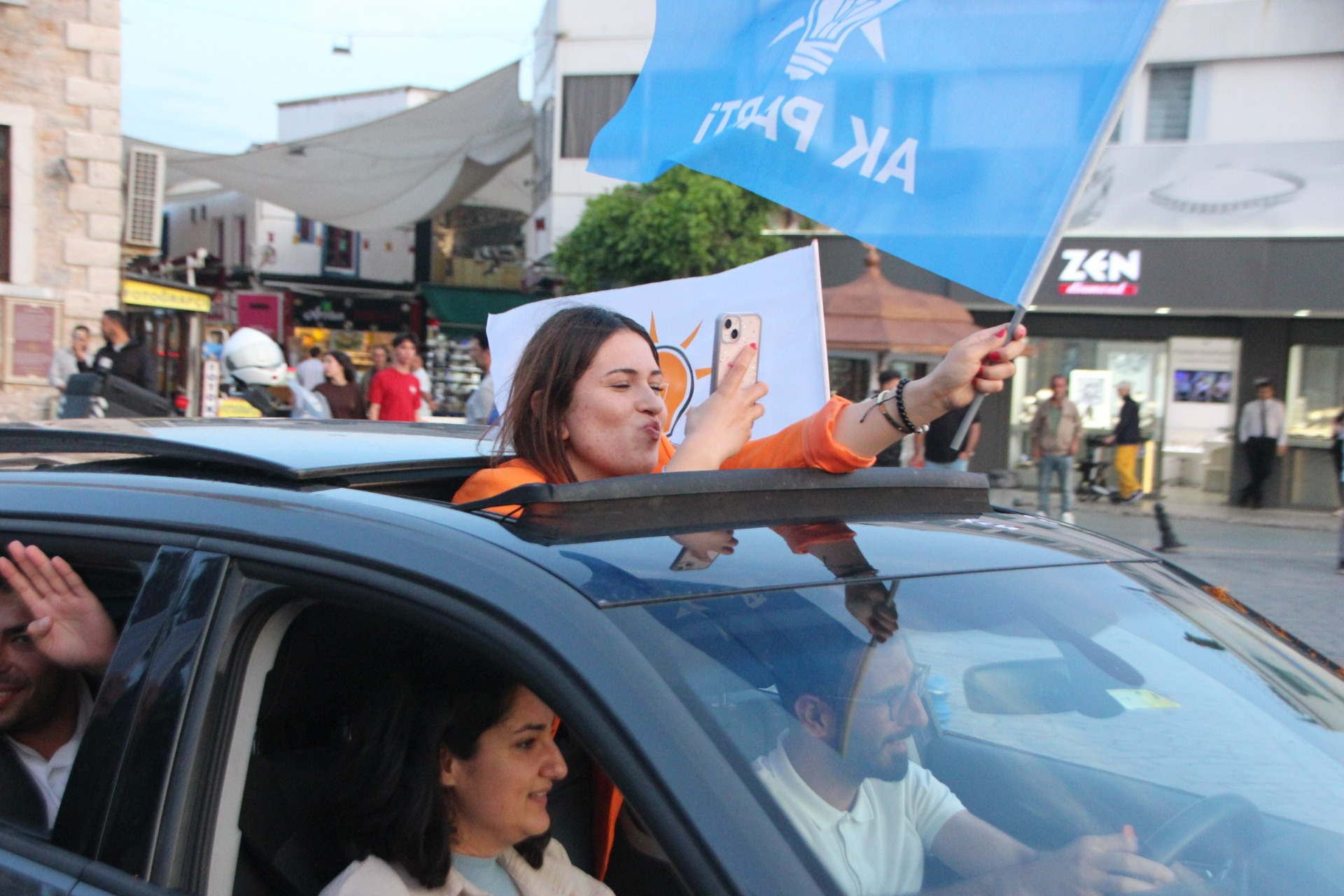 Bodrum’da seçim sonucu kutlandı