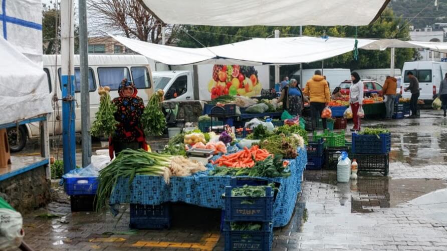 YALIKAVAK PAZARINDA 2 PAZARCI ÖLDÜRESİYE DÖVÜLDÜ!