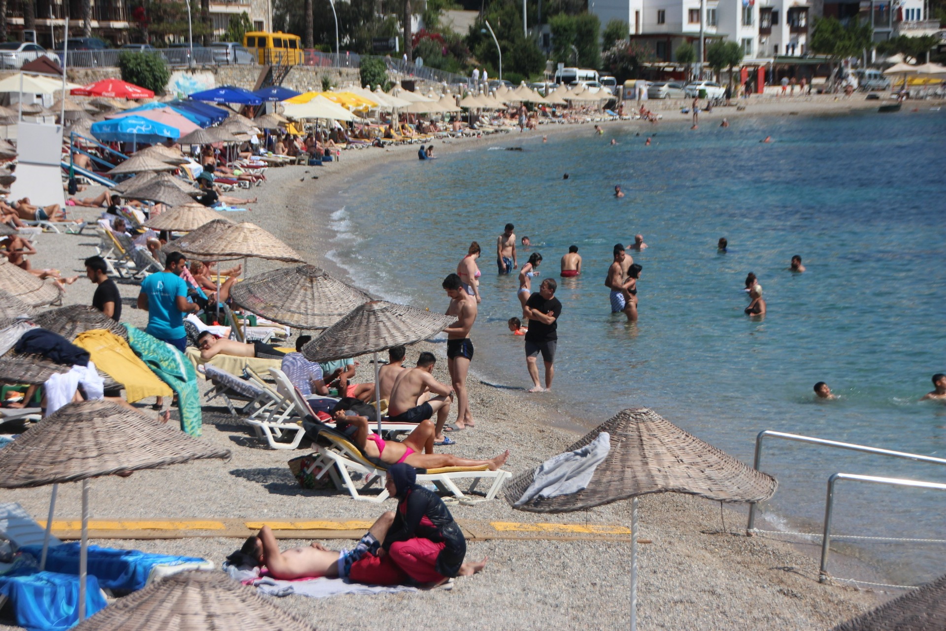 Bodrum sahilleri dolmaya başladı