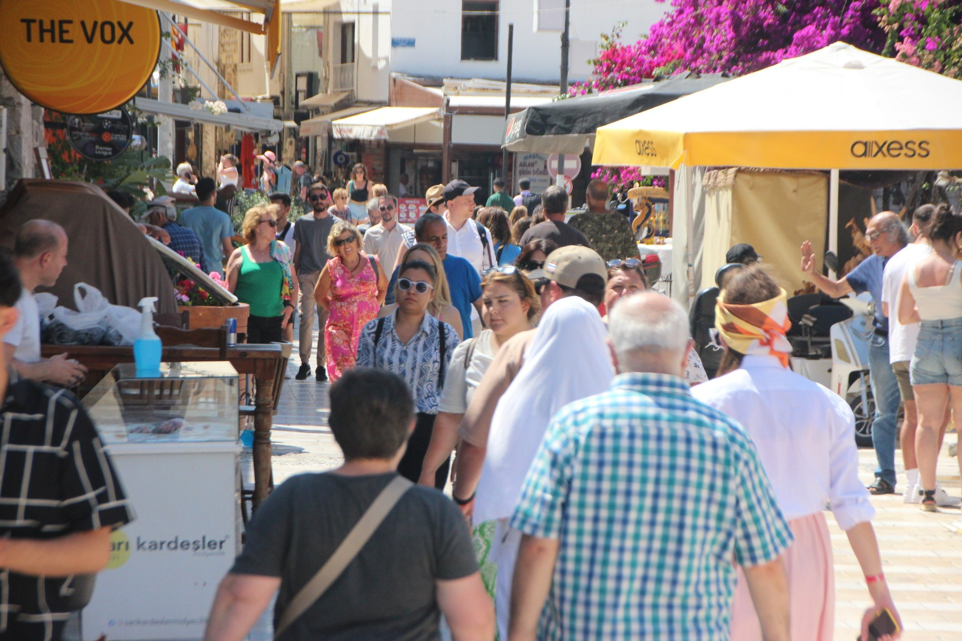 Bodrum sahilleri dolmaya başladı