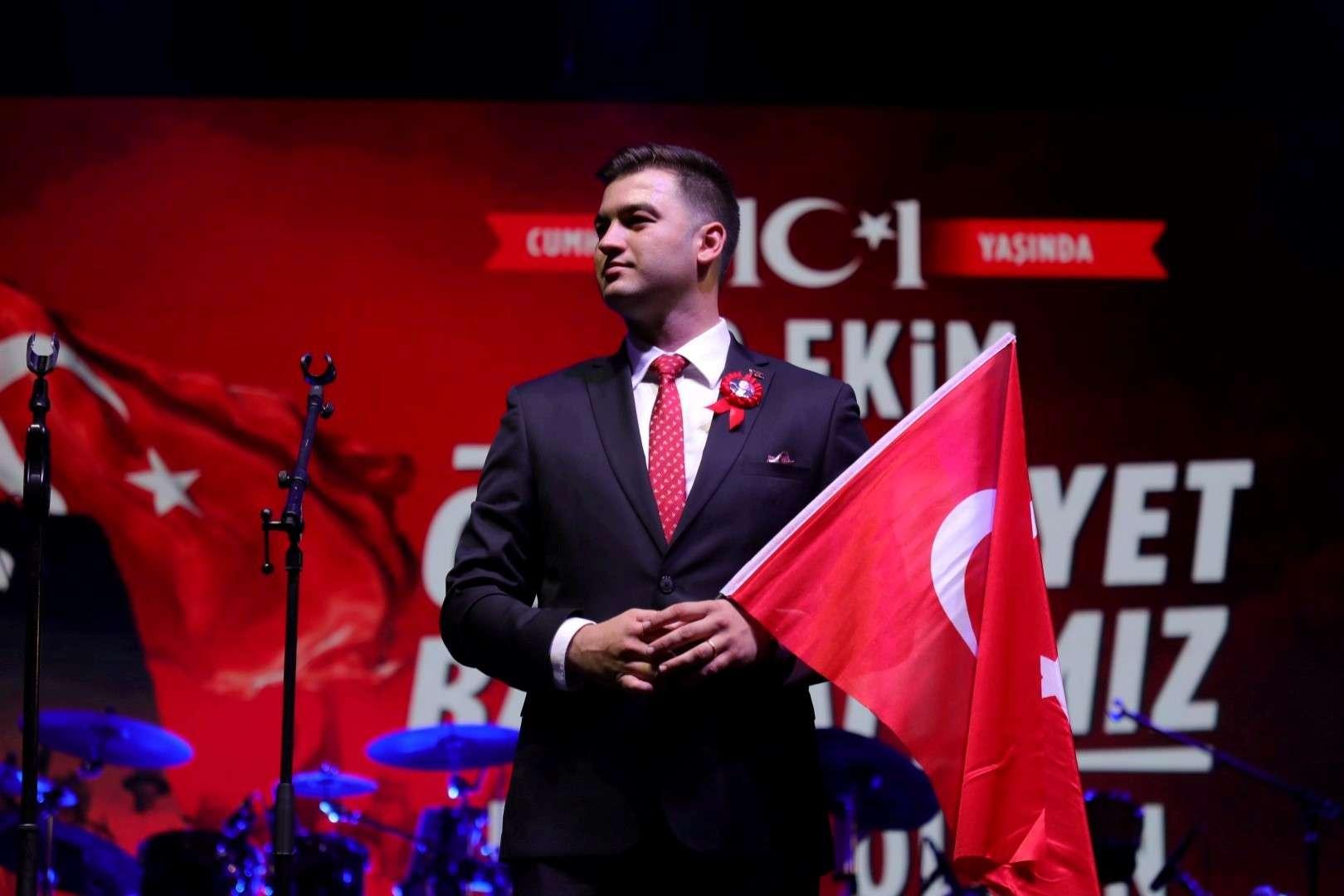 “29 Ekim” Bodrum’da Volkan Konak ve Yaşar konseri ile kutlandı