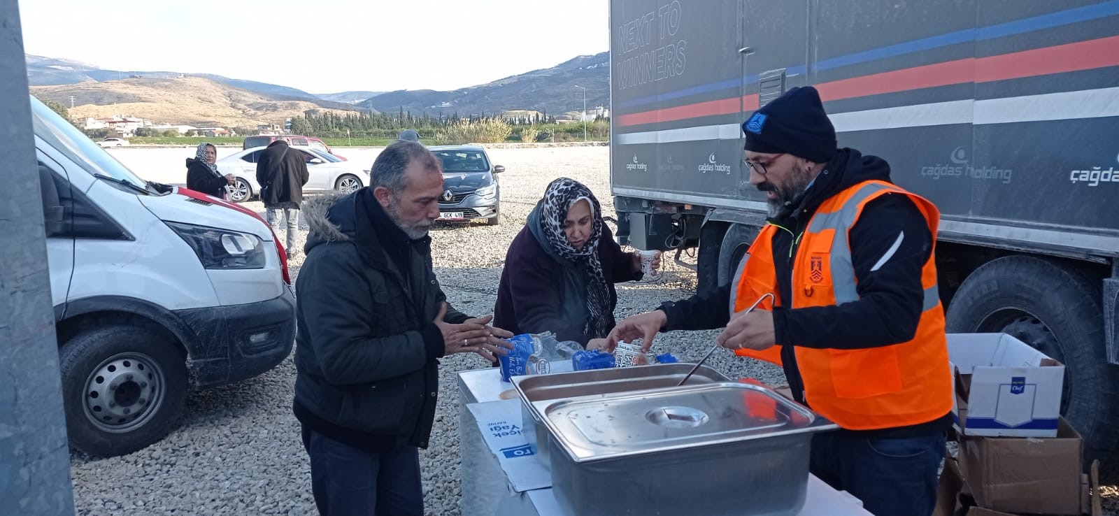 Deprem bölgesinde sıcak yemek