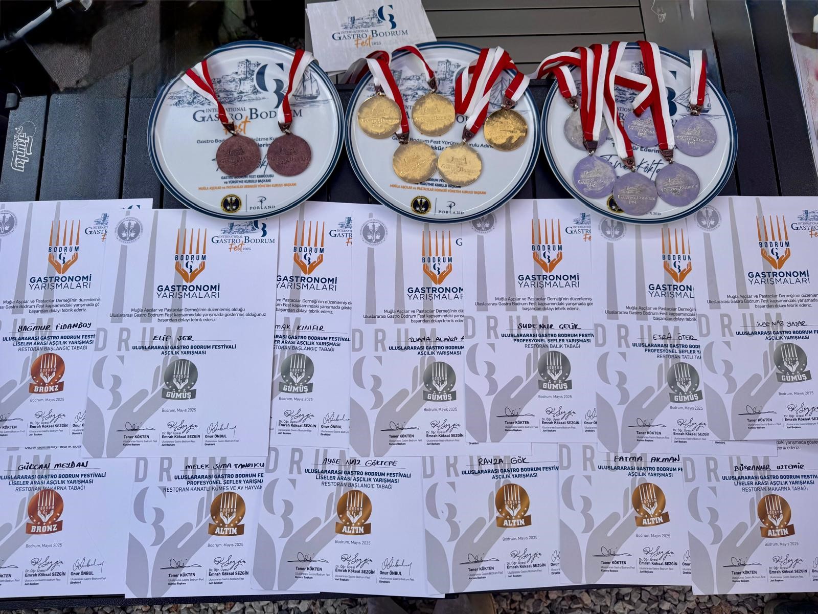 Nene Hatun öğrencilerinden yemek yarışmasında 13 madalya