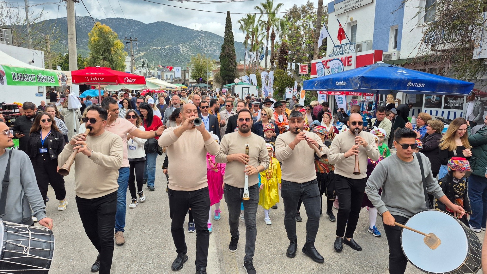 Bodrum’da yağmur altında festival