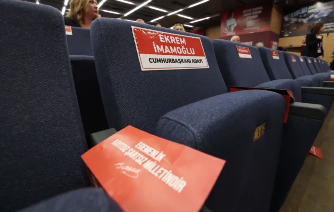 CHP'de kurultay günü! Özgür Özel yeniden Genel Başkan seçildi