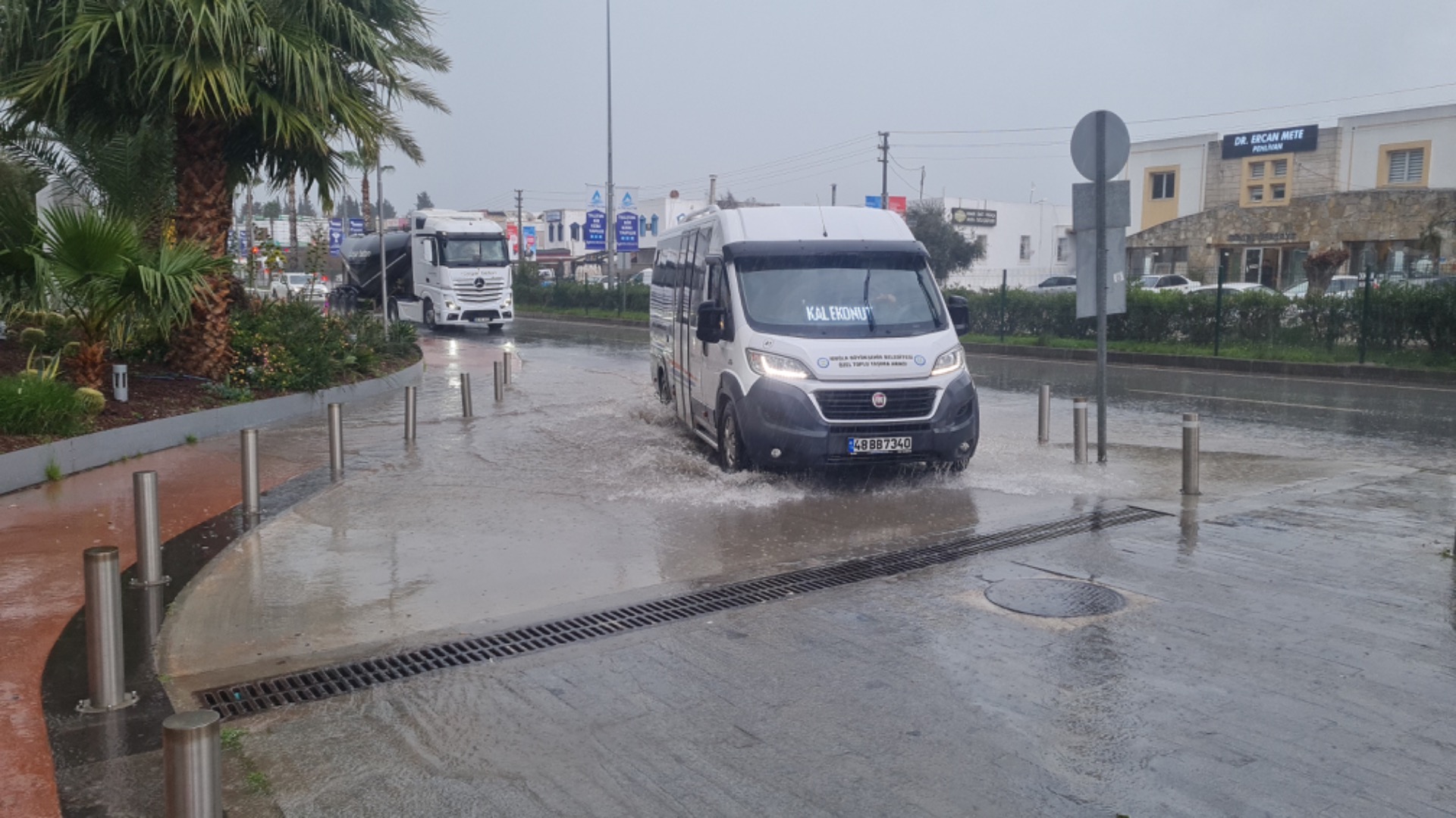 Bodrum’da fırtına ve sağanak yağış etkili oldu