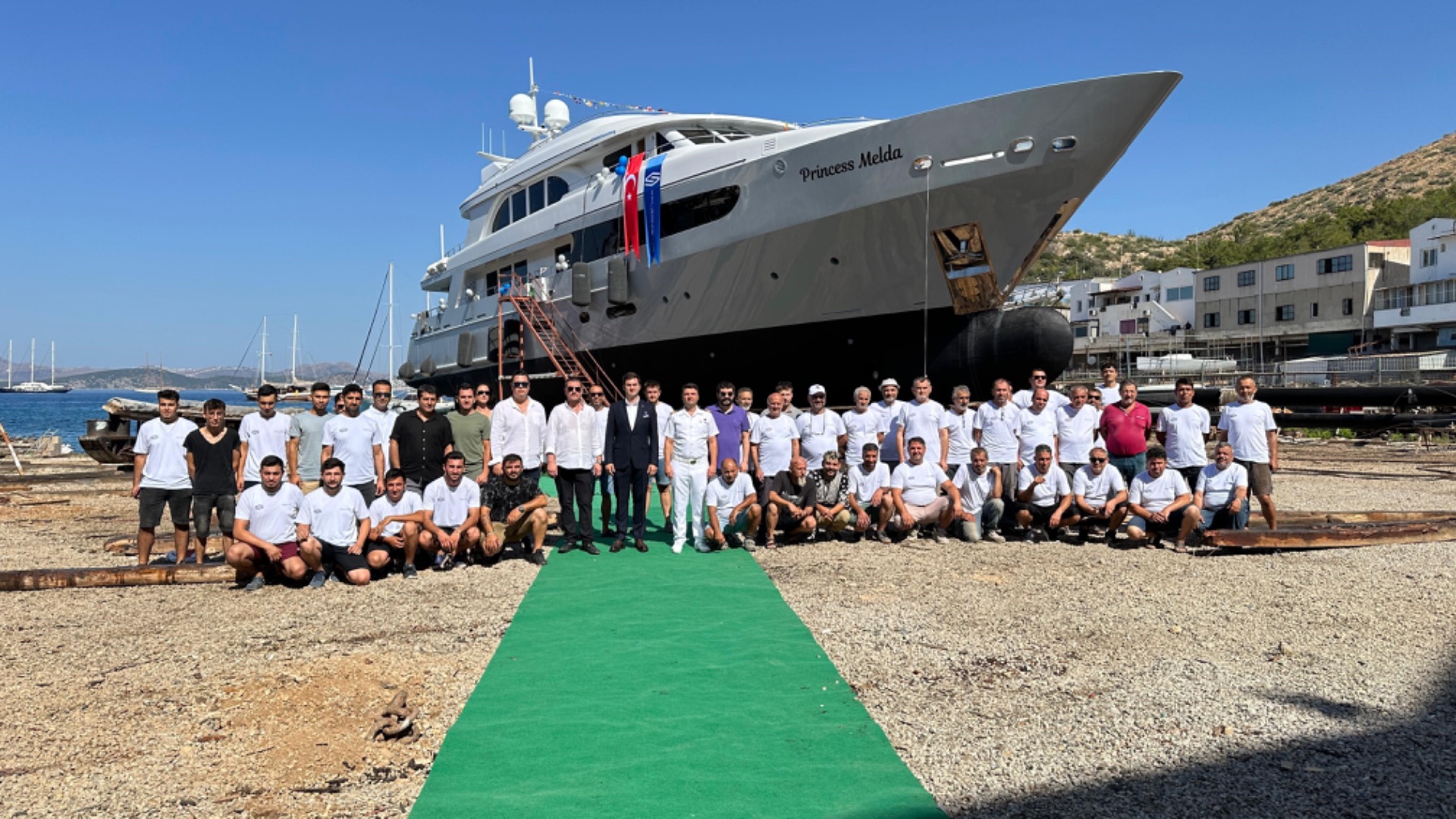 Bodrum’da üretilen milyon dolarlık yat denize indi