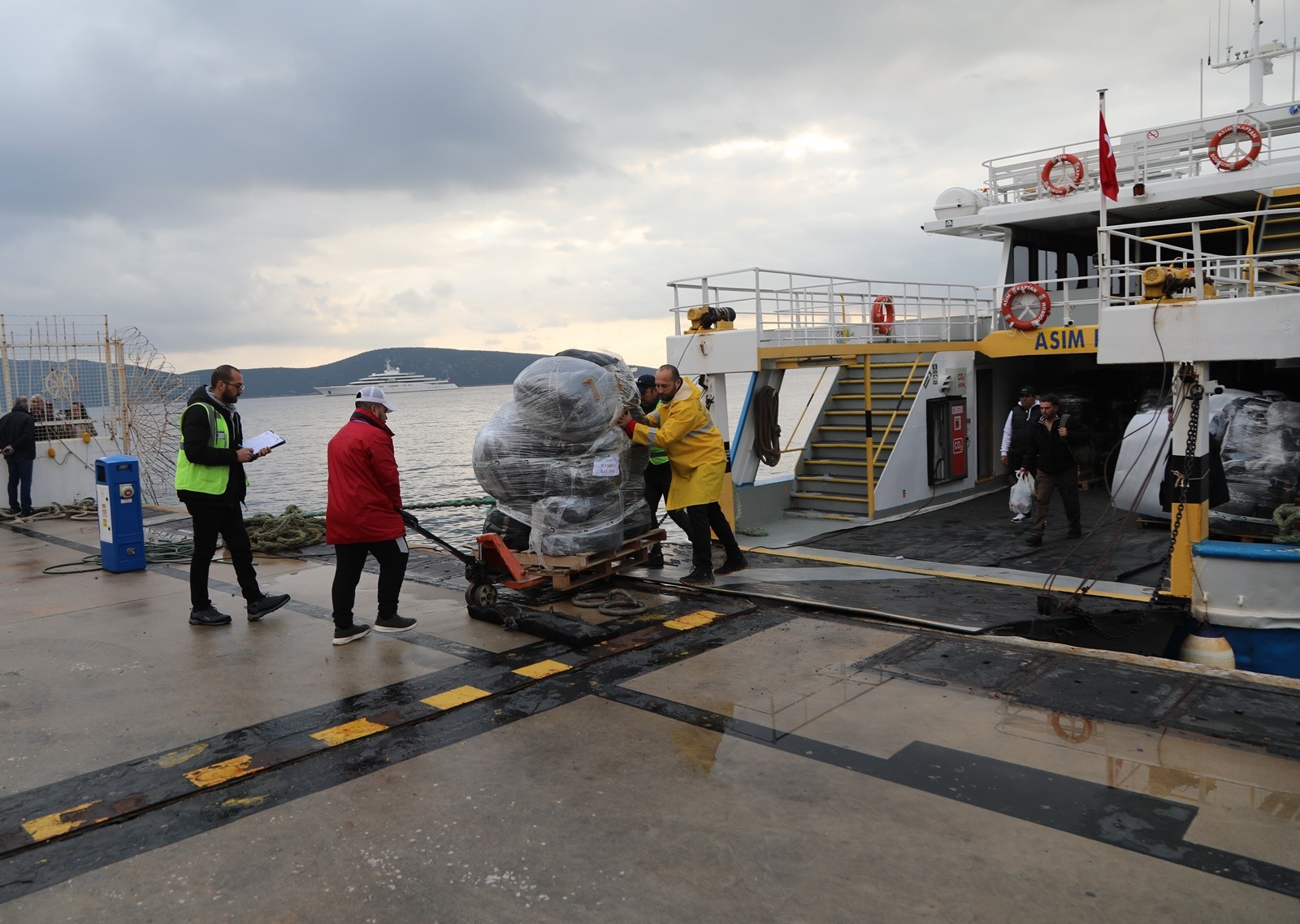 Yunan Adaları'nda yardım seferberliği