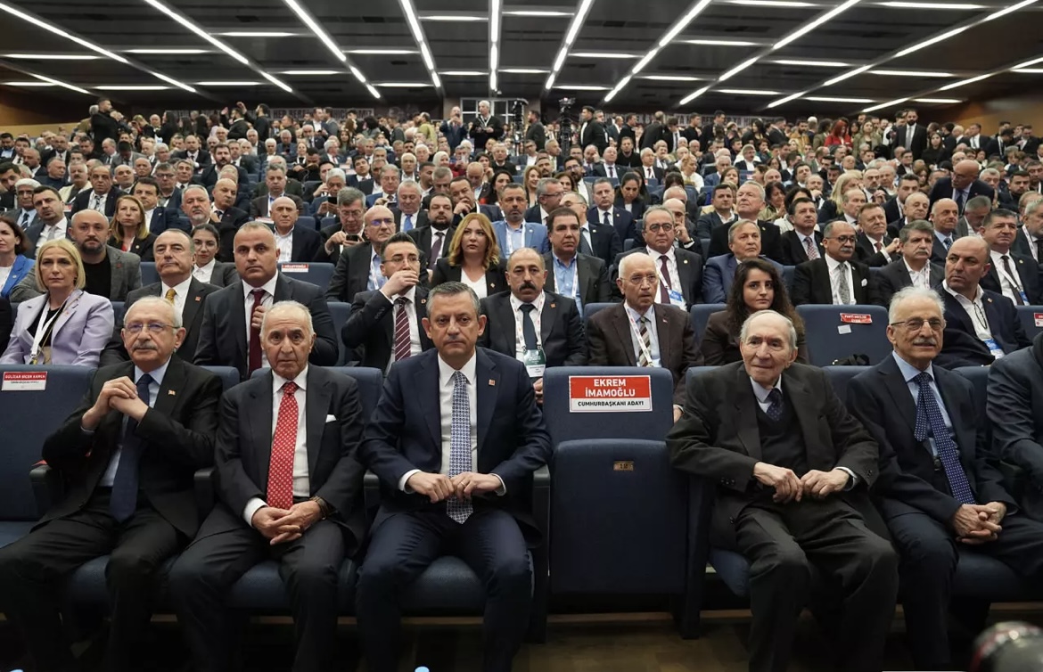CHP'de kurultay günü! Özgür Özel yeniden Genel Başkan seçildi
