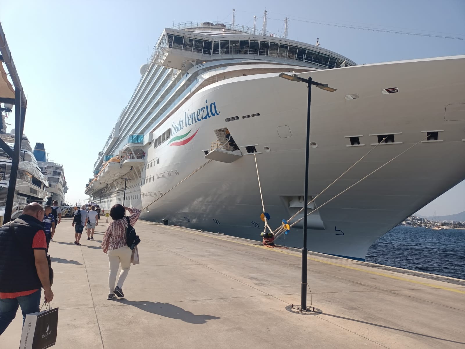 Dev gemiyi gören telefona sarıldı: Costa Venezia yeniden Bodrum'da