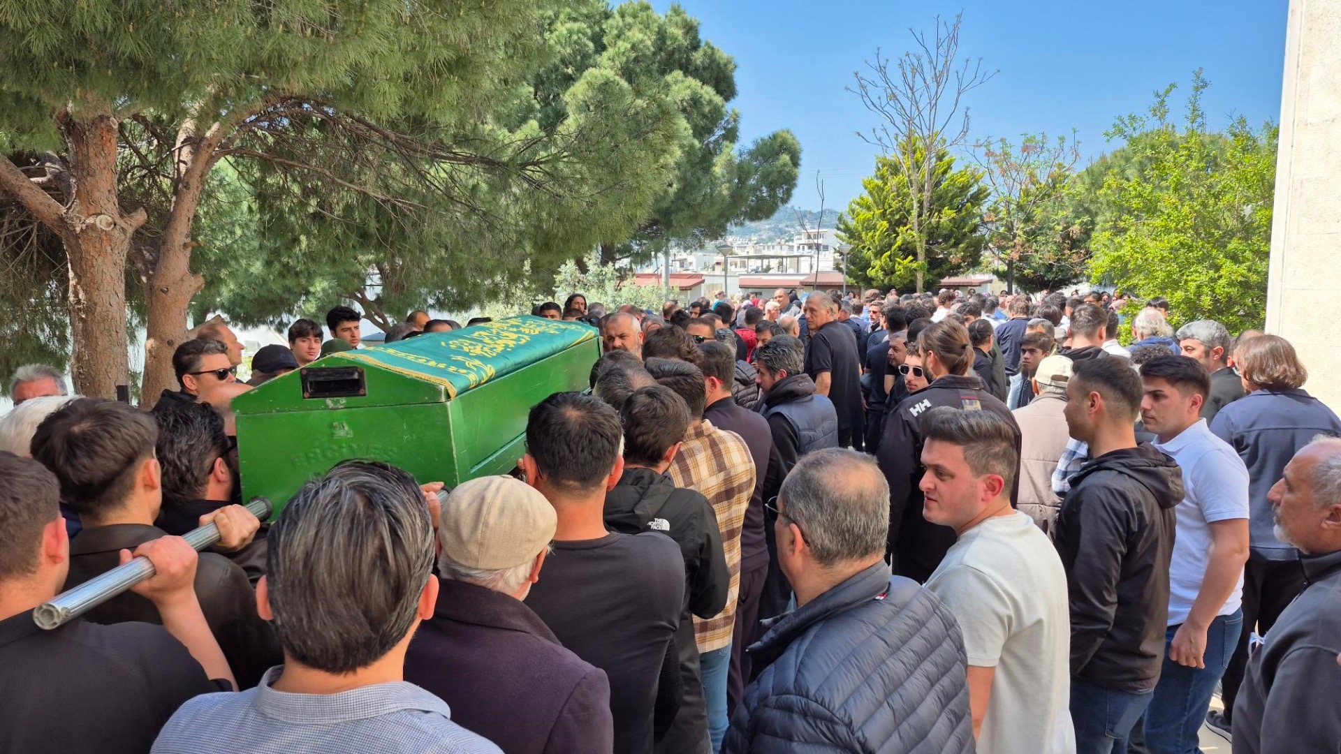 Levent Kaan Bıçakçı, göz yaşları arasında son yolculuğuna uğurlandı 