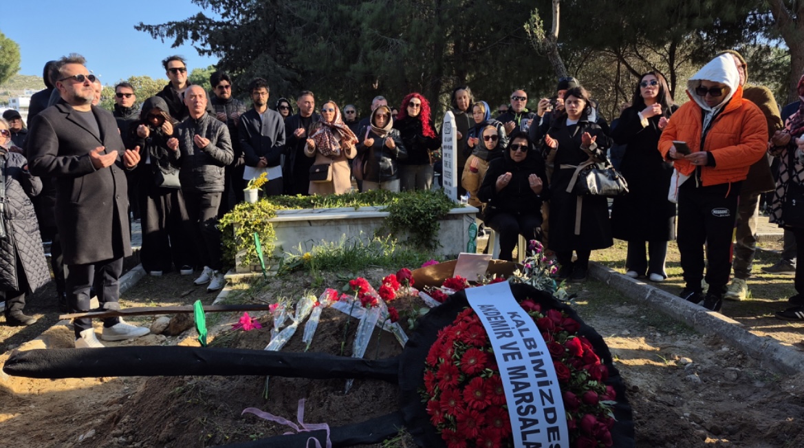 Sanatçı Tanyeli Bodrum'da son yolculuğuna uğurlandı