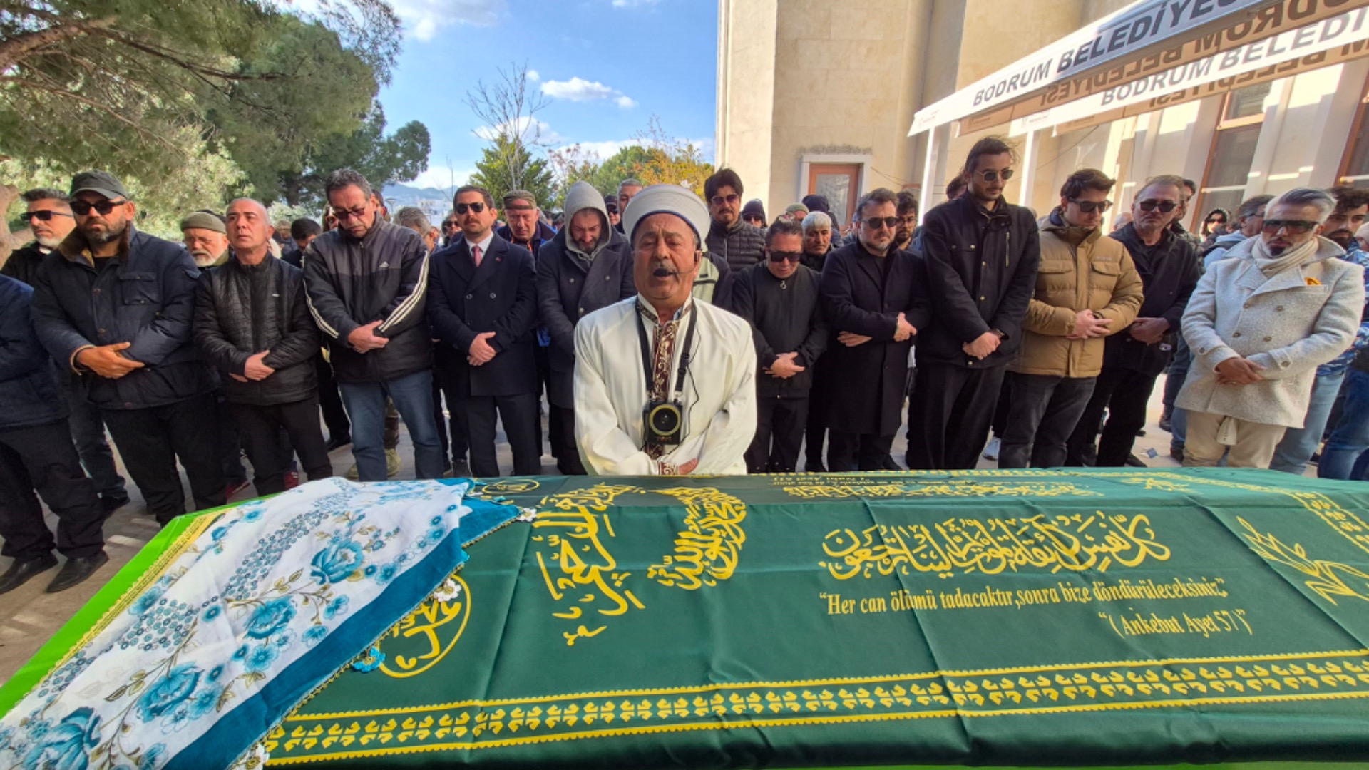 Sanatçı Tanyeli Bodrum'da son yolculuğuna uğurlandı