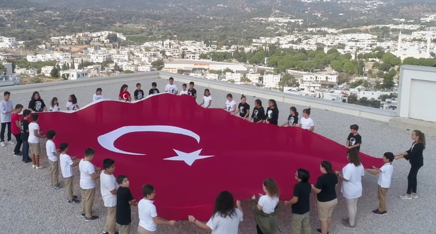  Bodrum’da öğrencilerden 100’üncü Yıl Marşı