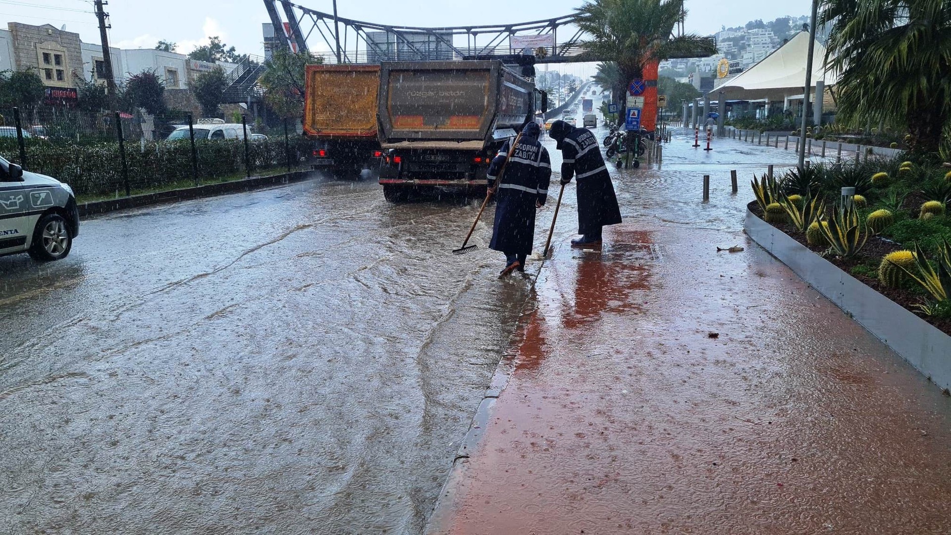 Bodrum‘da yine aynı kabus! Sağanak yağışta evleri su bastı 