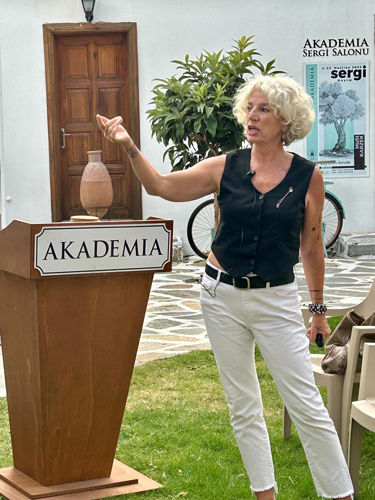 Türk toplumunun kaşıkla duygusal bağı Akademia bahçesinde