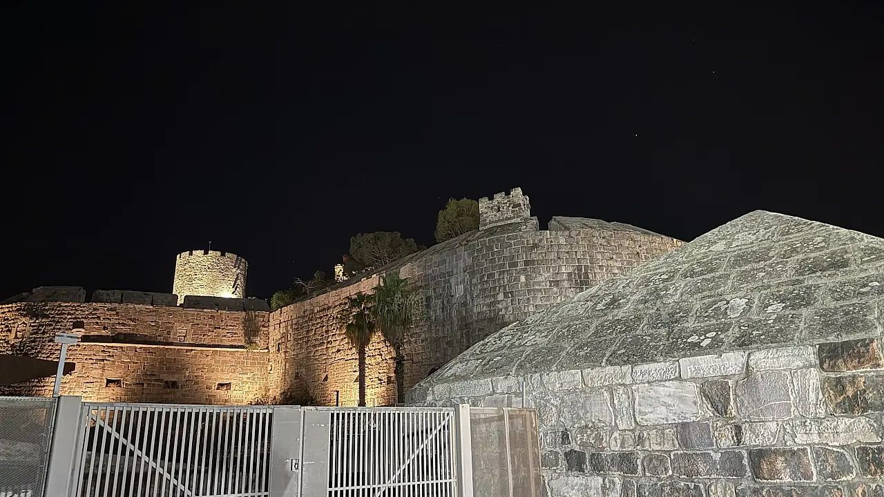 Bodrum Kalesi’nde Feci Kaza! 25 Metre Yükseklikten Düştü!