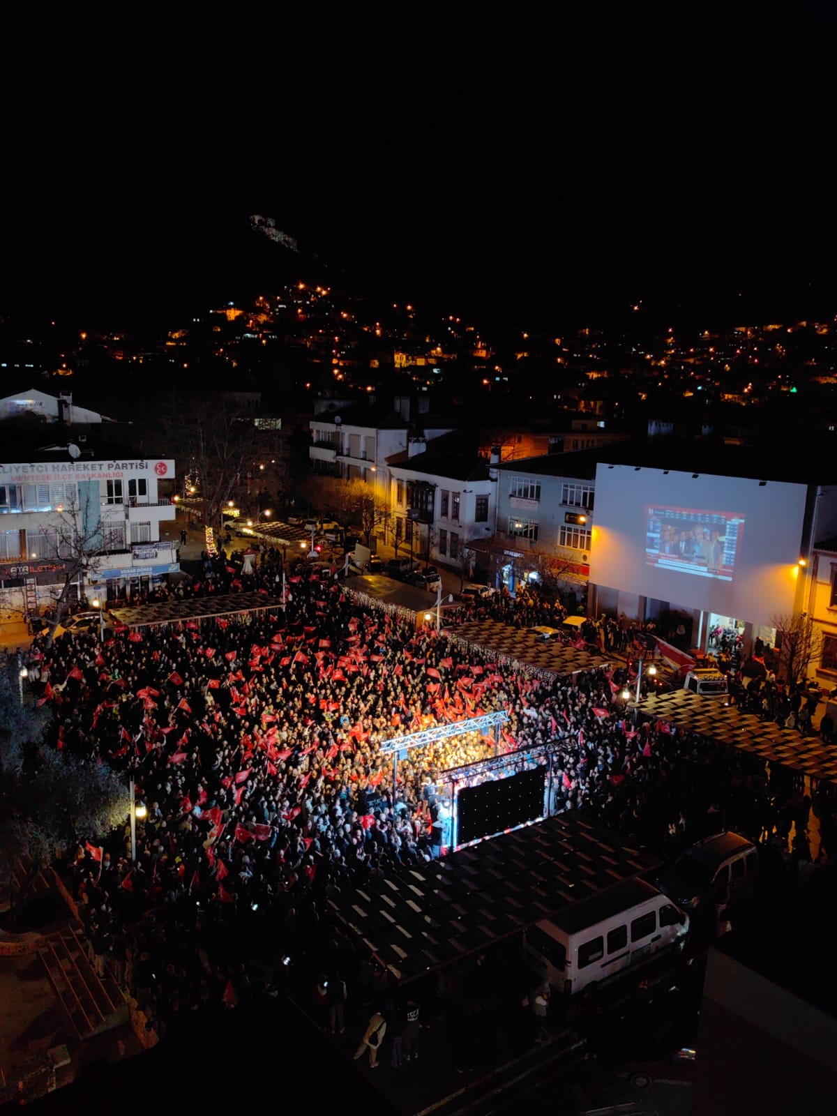 Aras ve Köksal Muğla’da seçim zaferini kutladı