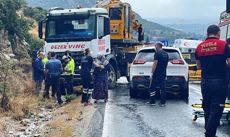 Bodrum'da kaza geçiren sanatçı İbrahim Tatlıses sıkıştığı araçtan çıkarıldı… 