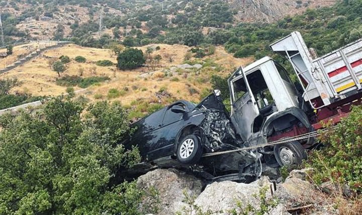 Bodrum'da kaza geçiren sanatçı İbrahim Tatlıses sıkıştığı araçtan çıkarıldı… 