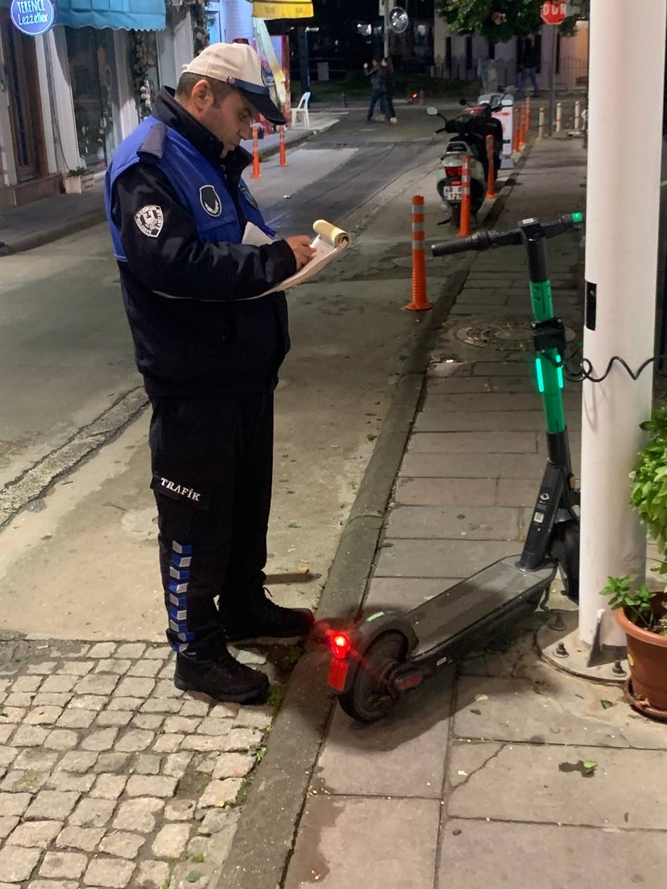 Zabıta ekiplerinden işgalci araçlara ceza