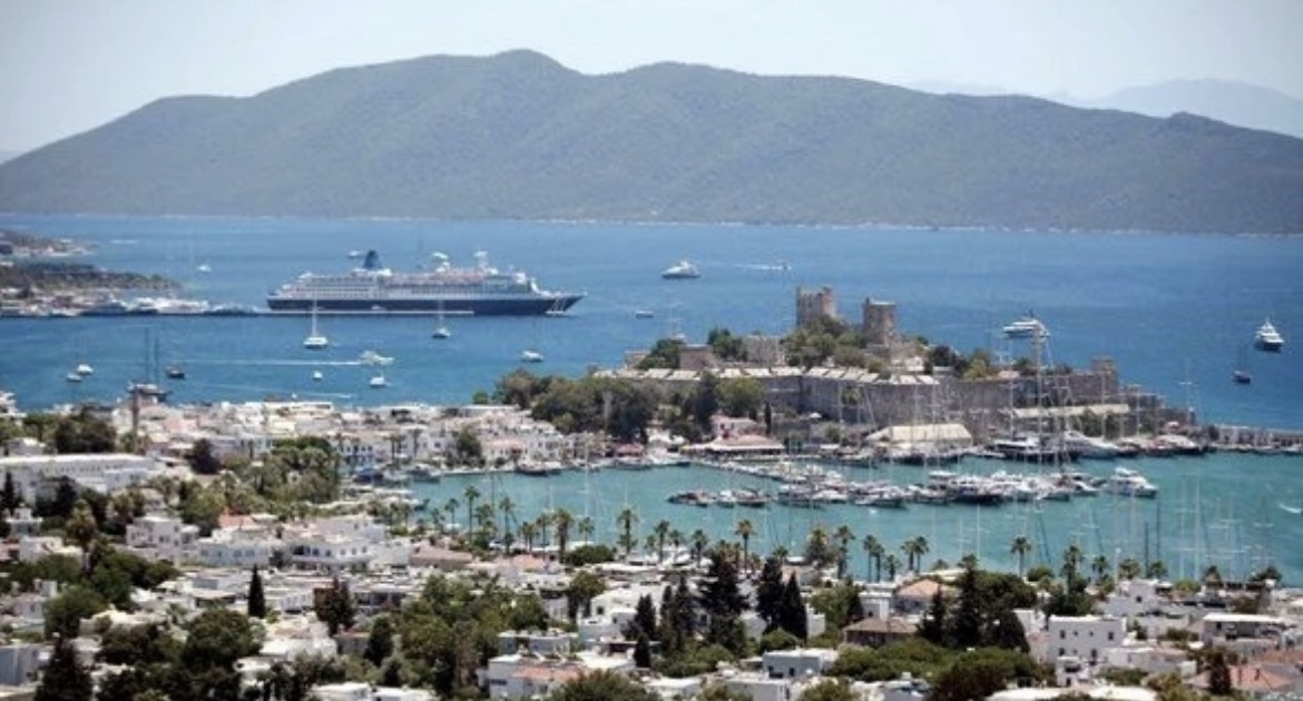 Bodrum’da bayram hareketliliği başladı: Bin 500 liraya da otel var, 41 bin liraya da