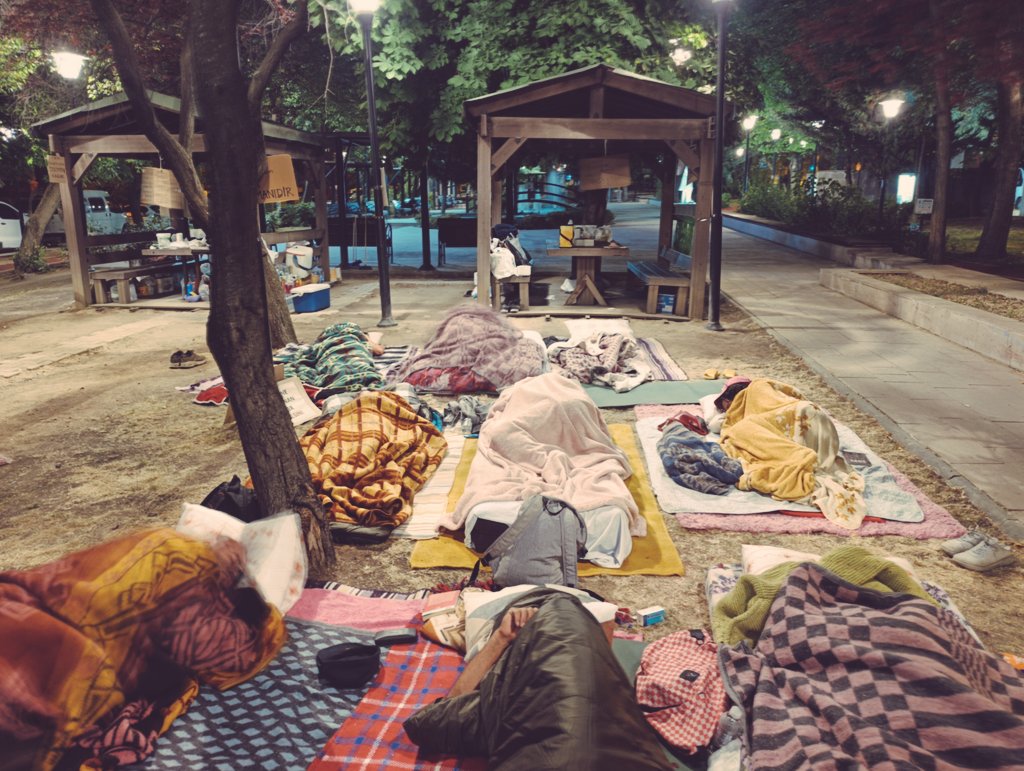 Milas İkizköylüler 1 haftadır Ankara’da parkta yatıyor!