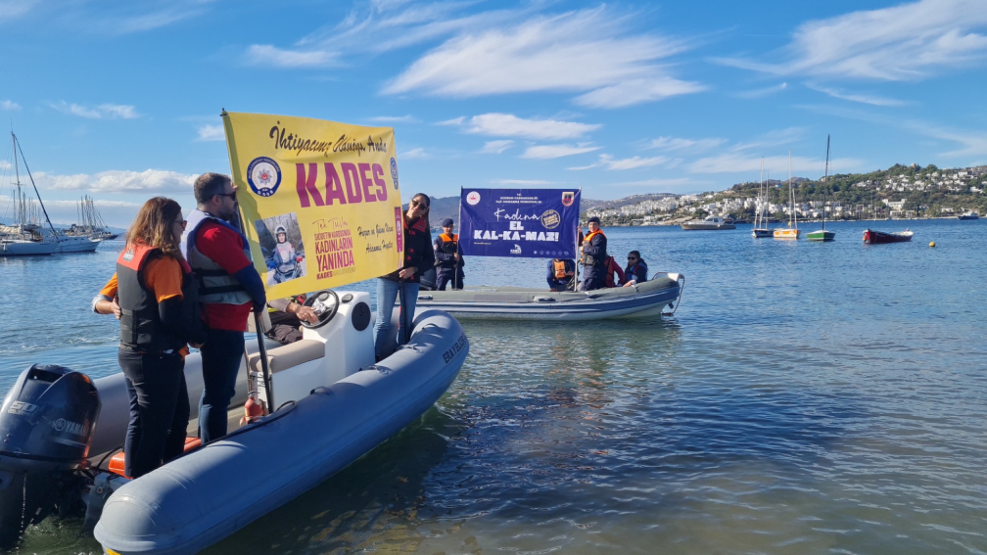 Kadına şiddete karşı denizde pankart açtılar