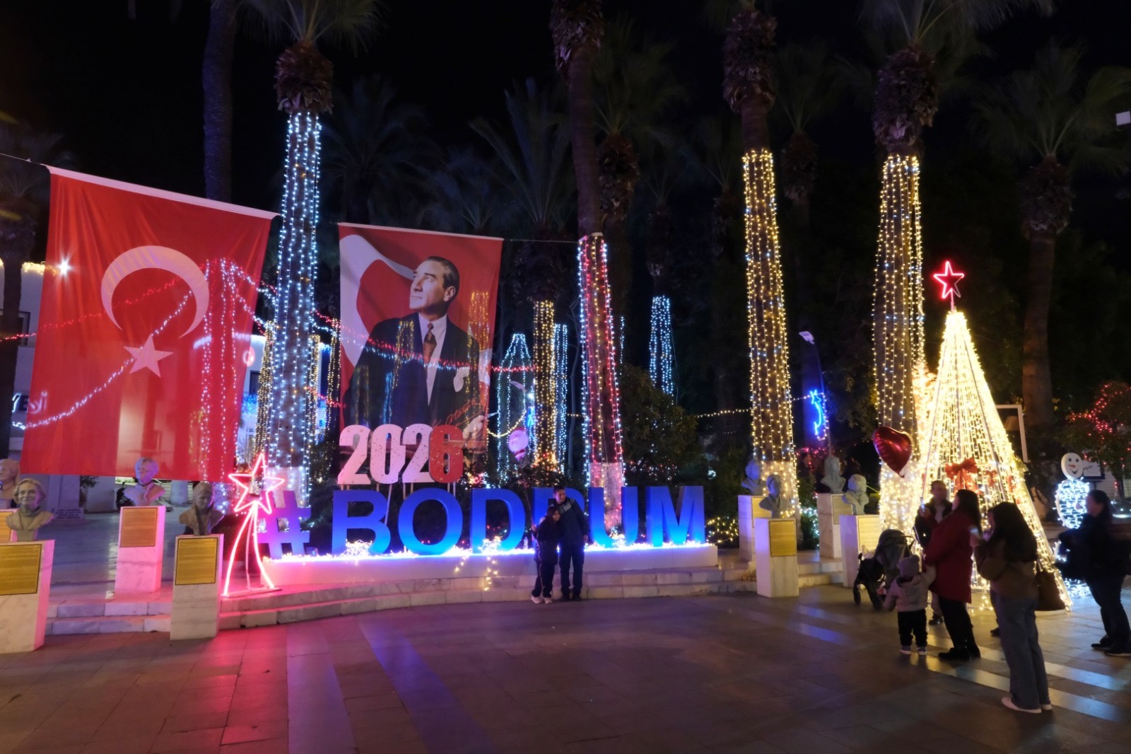 Yeni Yılda Meydanın Işıltısı Fotoğraf Karelerinde Ölümsüzleşti