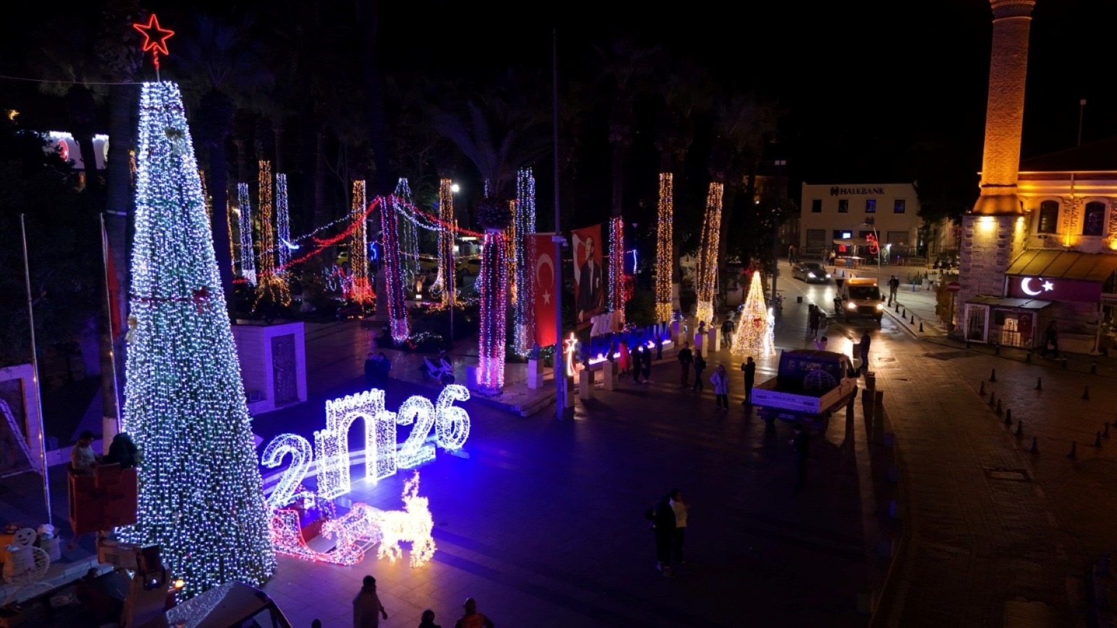 Yeni Yılda Meydanın Işıltısı Fotoğraf Karelerinde Ölümsüzleşti