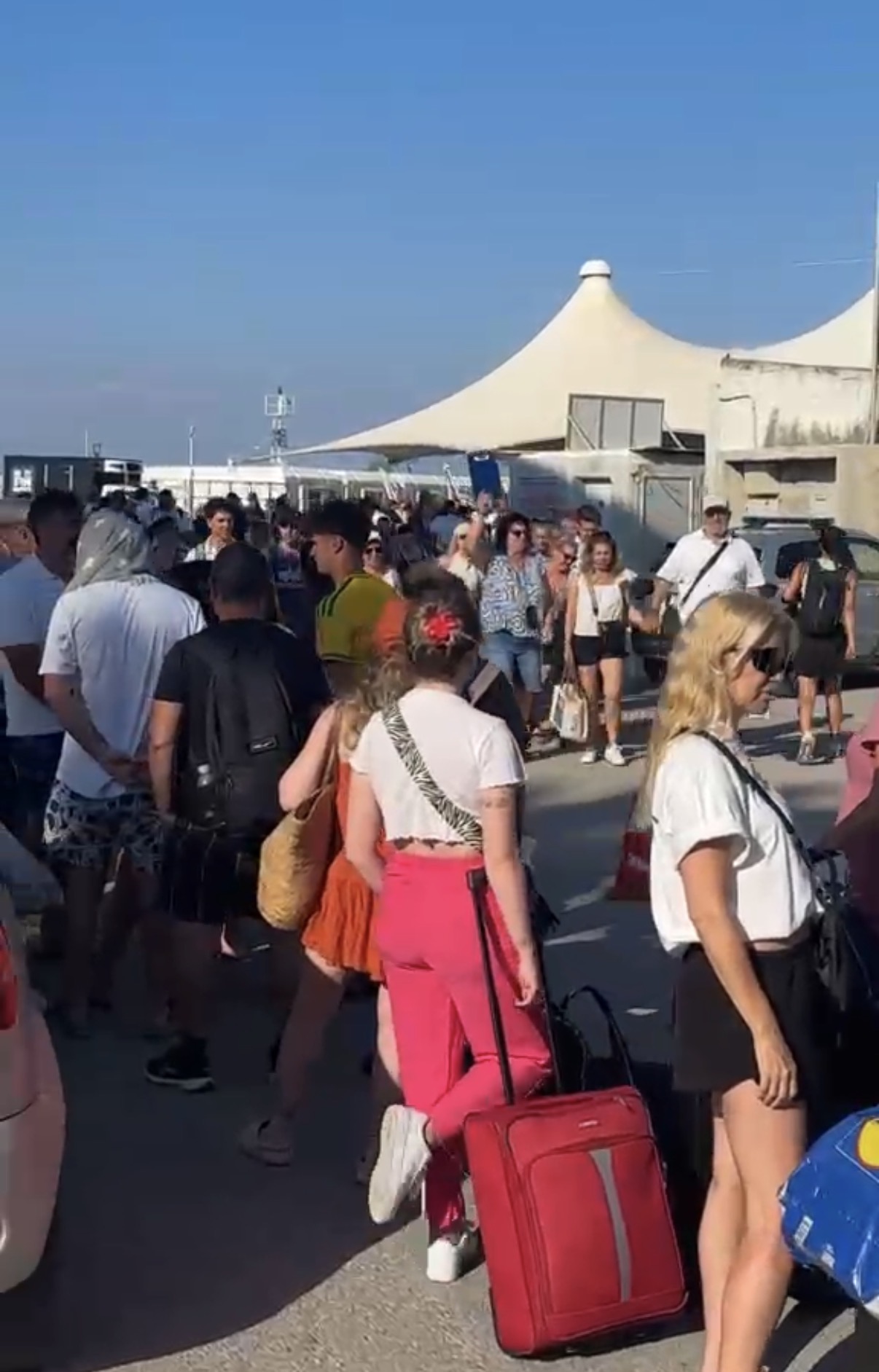 An itibarıyla Kos! Pasaport Kontrol Noktasında Uzun Kuyruklar Oluştu