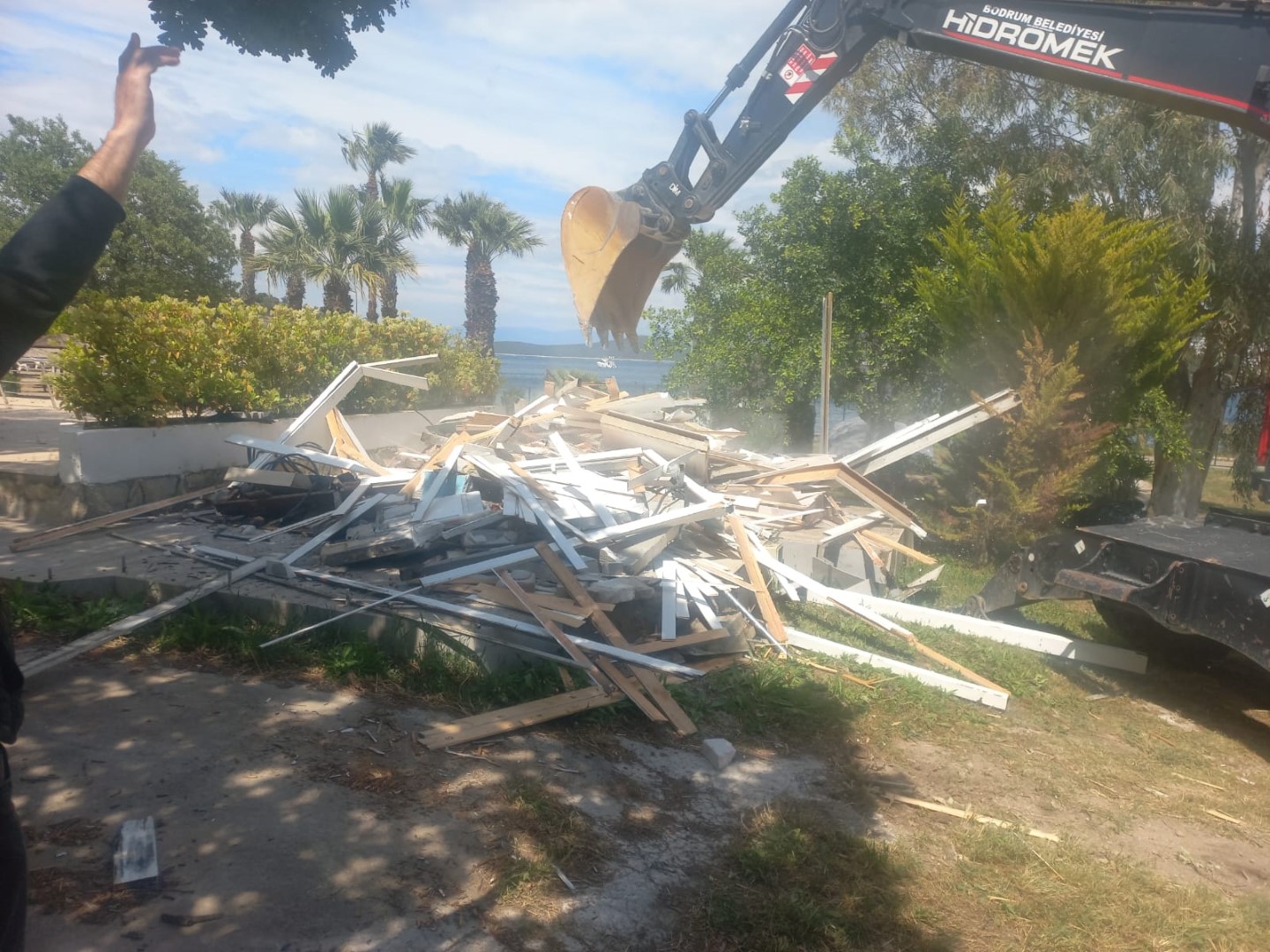 Bodrum’da kaçak yapılar yıkılıyor 