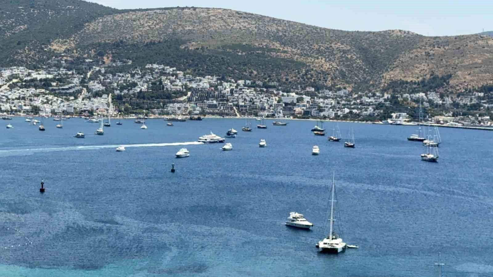 Bodrum koylarında yat kuşatması: Sezon açıldı, denizde yoğunluk başladı