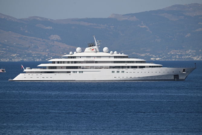 Mega yatlar Bodrum'a demir attı