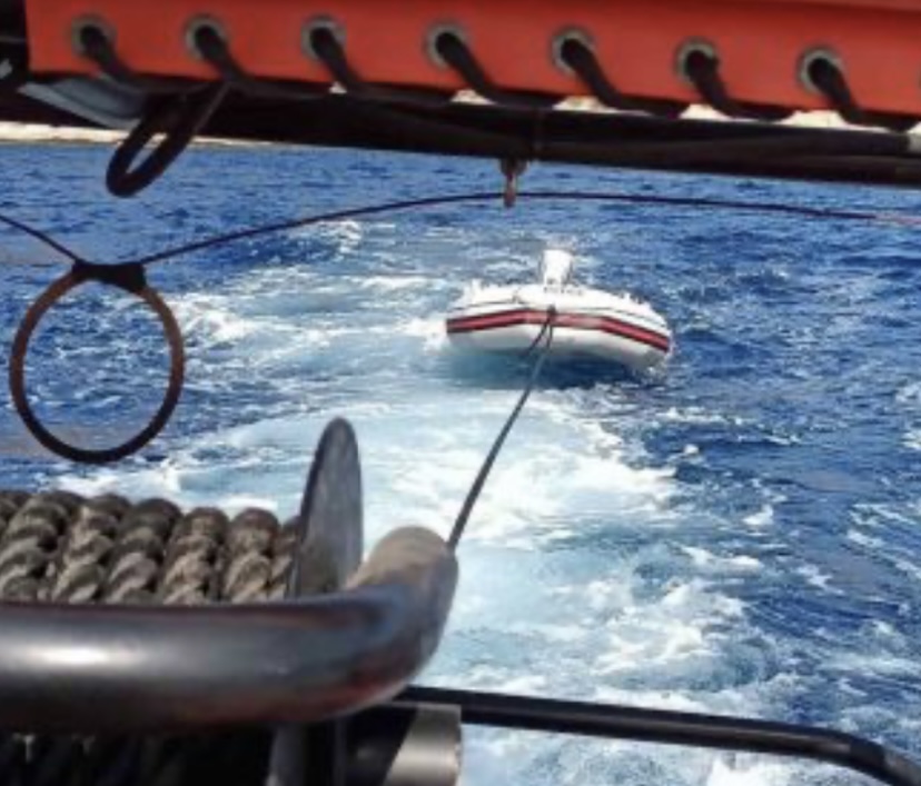 Bodrum açıklarında sürüklenen bot kurtarıldı