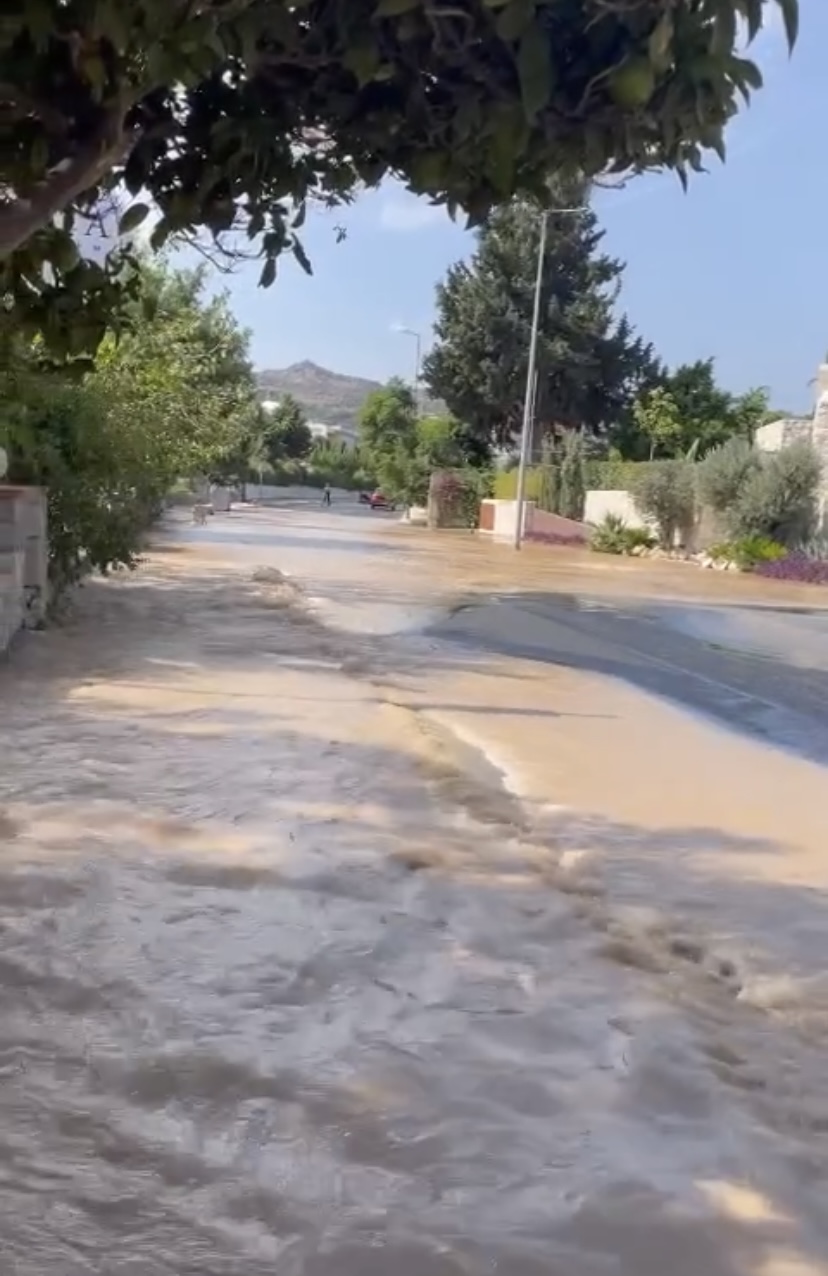 Turistler akan suyu foseptik suyu sanıp denize girmedi 