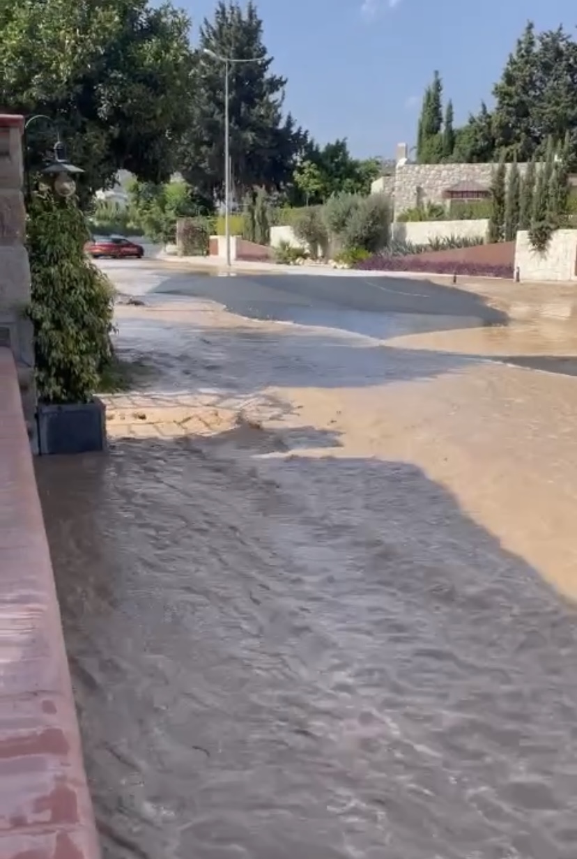 Turistler akan suyu foseptik suyu sanıp denize girmedi 