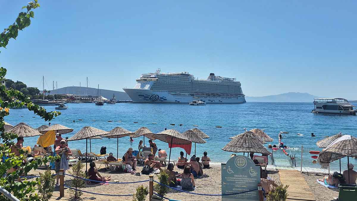 Bodrum'a, dev kruvaziyerle 2 bin 683 yolcu geldi