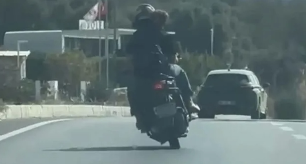 Bodrum’da motosikletle tehlikeli yolculuk