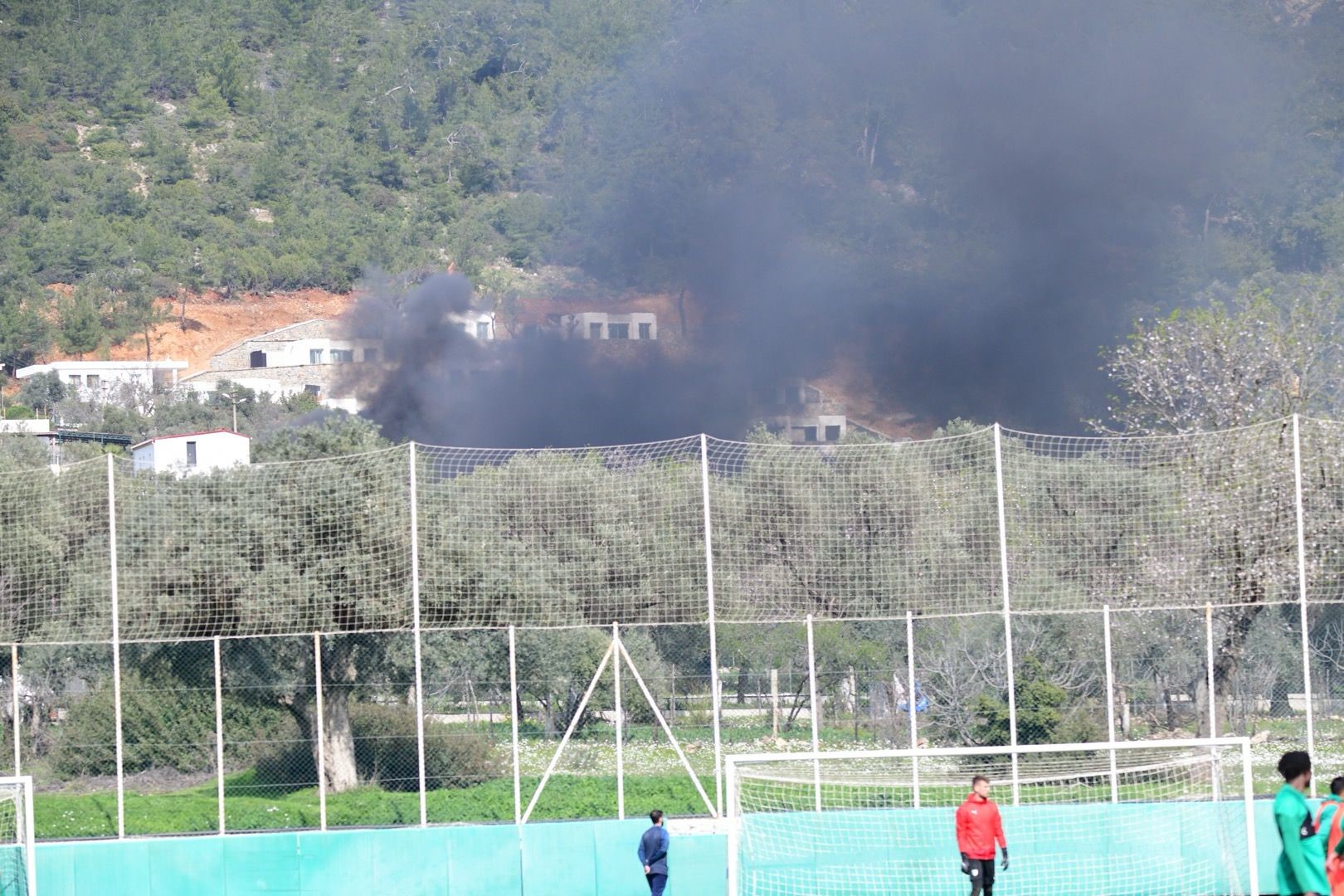 Bodrum Yalıçiftlik’te konteynerler alev alev yandı