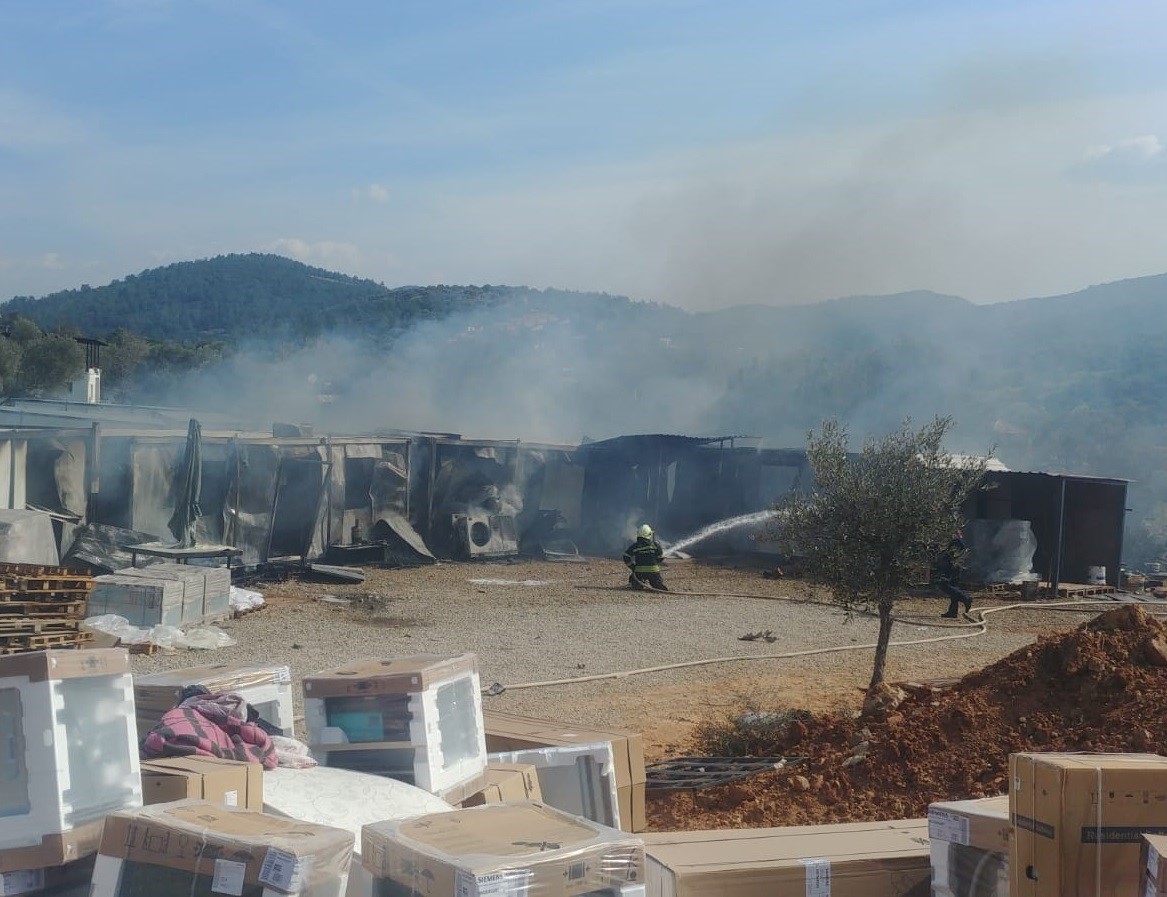 Bodrum Yalıçiftlik’te konteynerler alev alev yandı